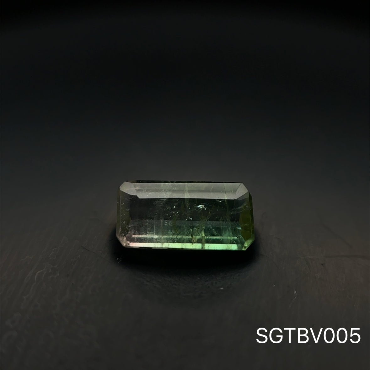 TURMALINA BICOLOR 0.825 CTS 4.17 X 8.16 MM