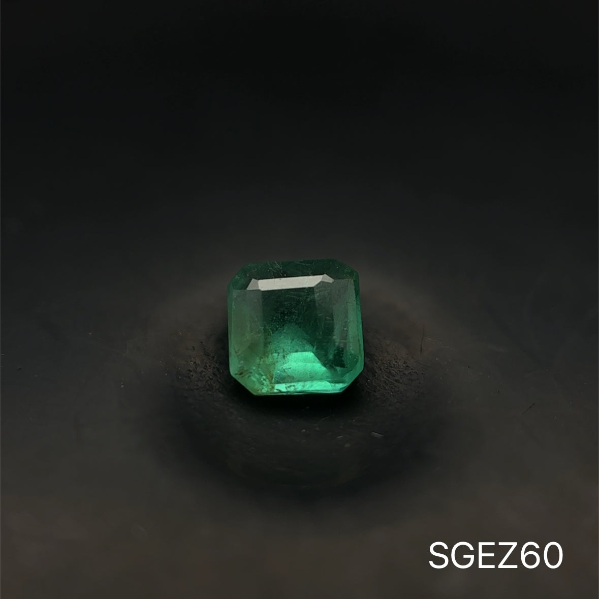 ESMERALDA ZAMBIA C.ASSCHER 0.350 CTS 4.3 X 4.1 MM