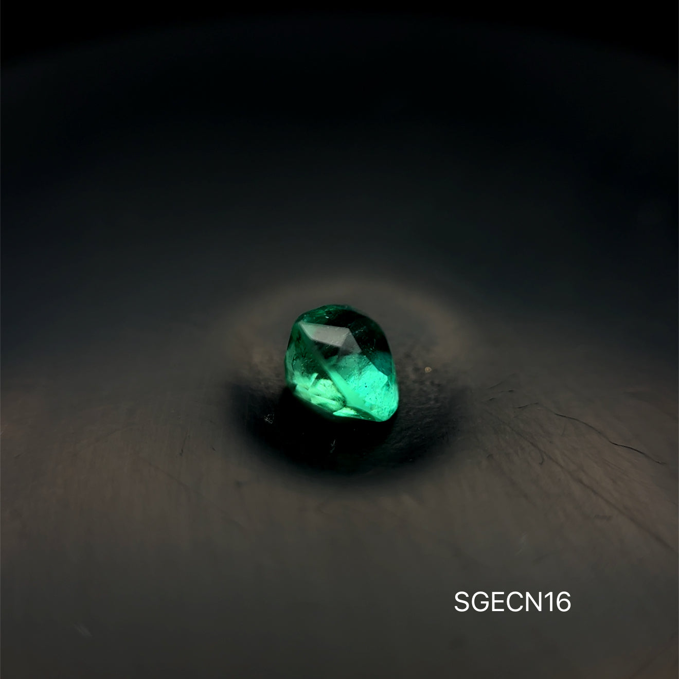 ESMERALDA COLOMBIANA PERA .48 CT/ 5.06 X 5.13 X 3.75 MM