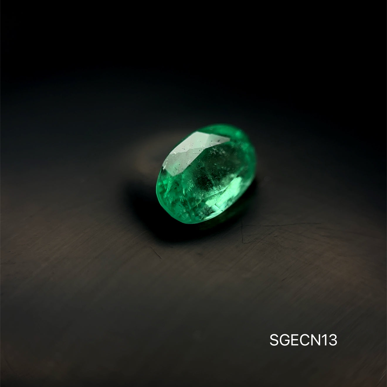 ESMERALDA COLOMBIANA OVAL 1.27 CT / 5.51 X 8.49 X 4.66 MM