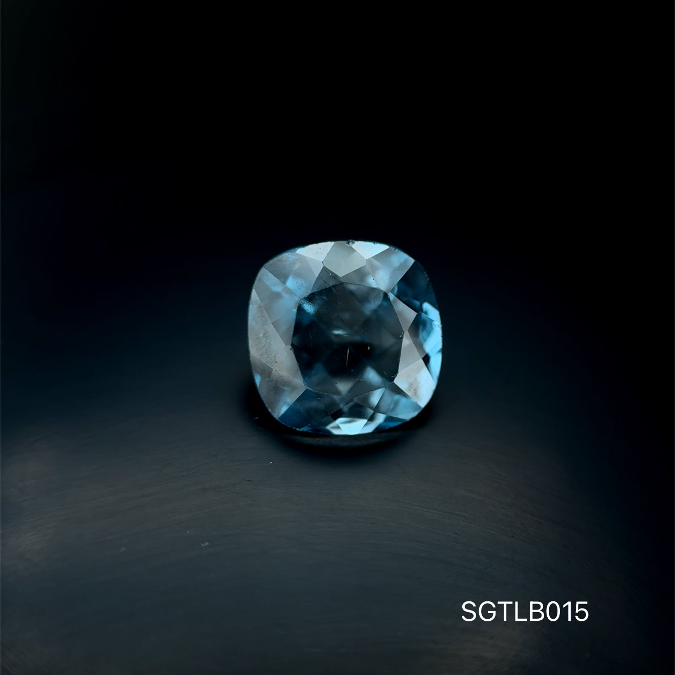 TOPACIO BLUE LONDON CORTE CUSHION 6.93 CT / 11.1 X 11.1 MM