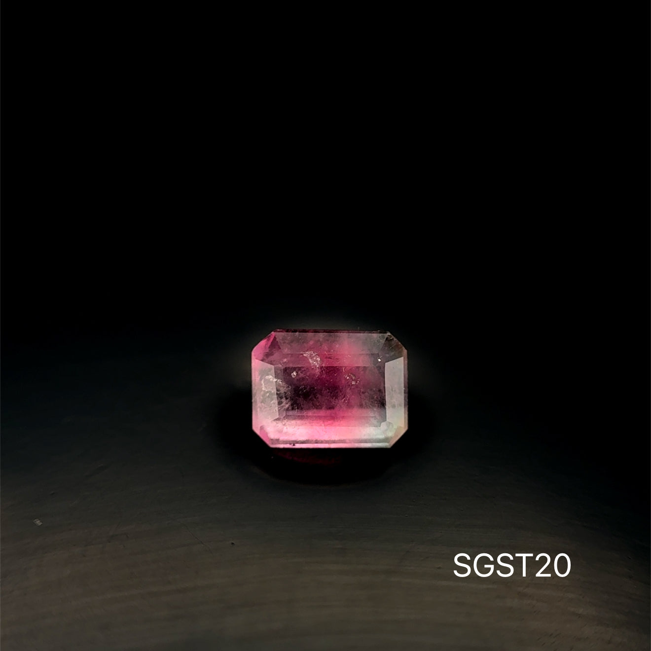 TURMALINA BI COLOR 1.30 CT/ 5.27 X 6.94 X 3.92 MM