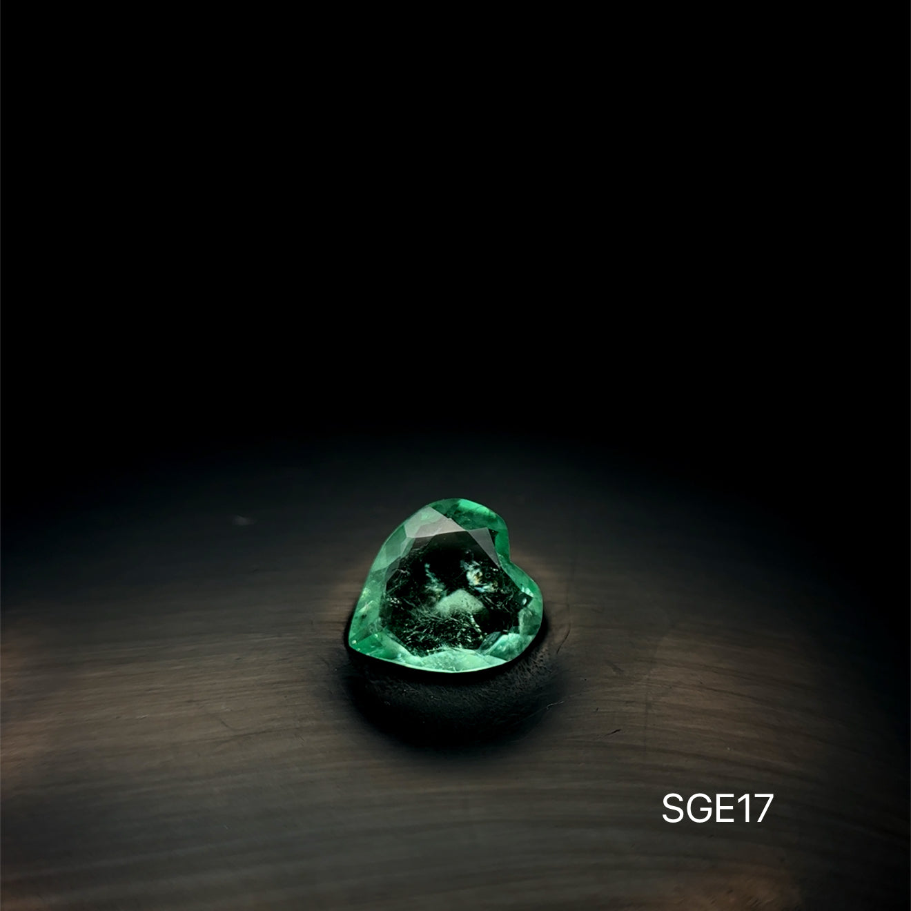 ESMERALDA COLOMBIANA CORAZON 6.85 X 7.55 MM 0.805 CTS