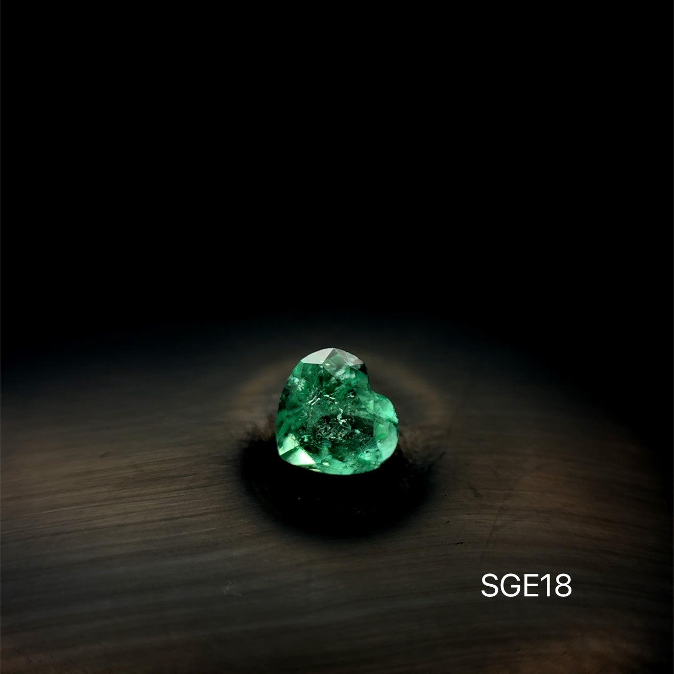 ESMERALDA COLOMBIANA CORAZON 0.550 CTS 5.84 X 6.34 MM