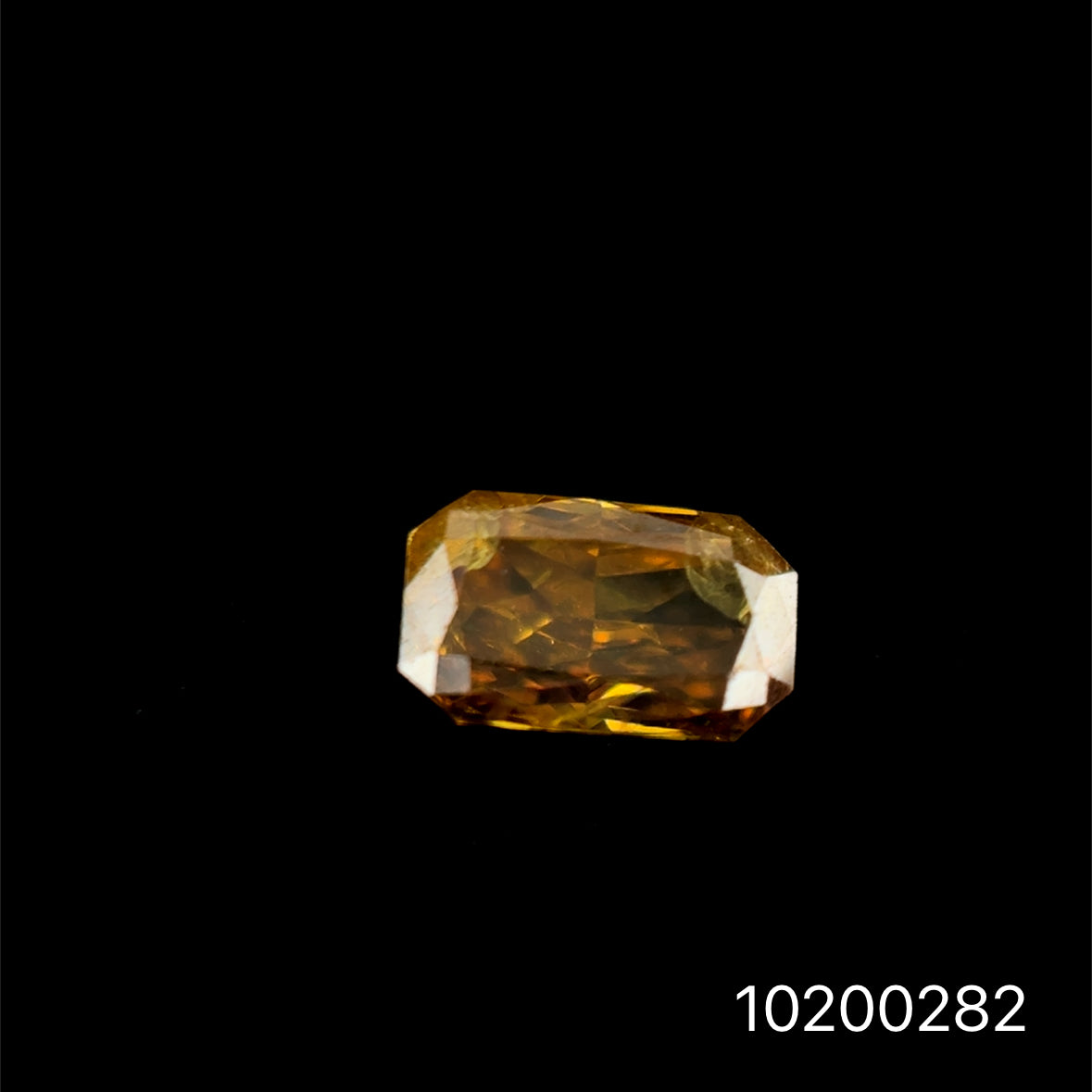 DIAMANTE FANCY DARK YELLOW RADIANT 0.16 CTS