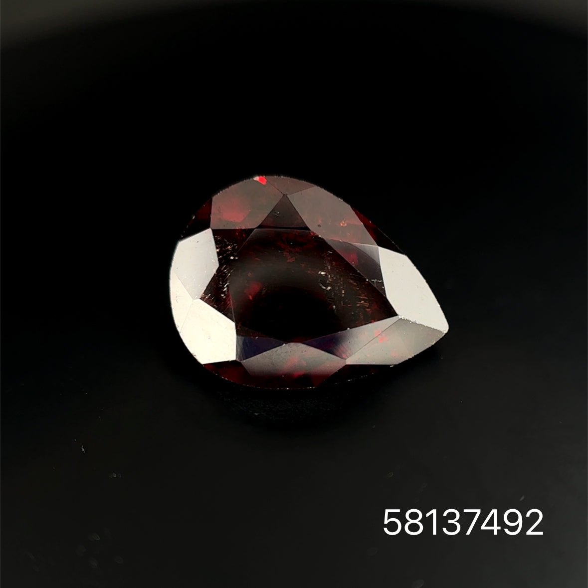 GRANATE PERA 4.580 CTS 9.12 X 12.12 MM