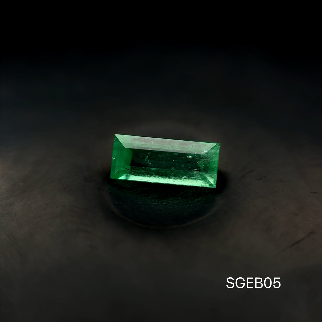 ESMERALDA COLOMBIANA BAGUETTE .47 CT/ 3.04 X 7.15 MM