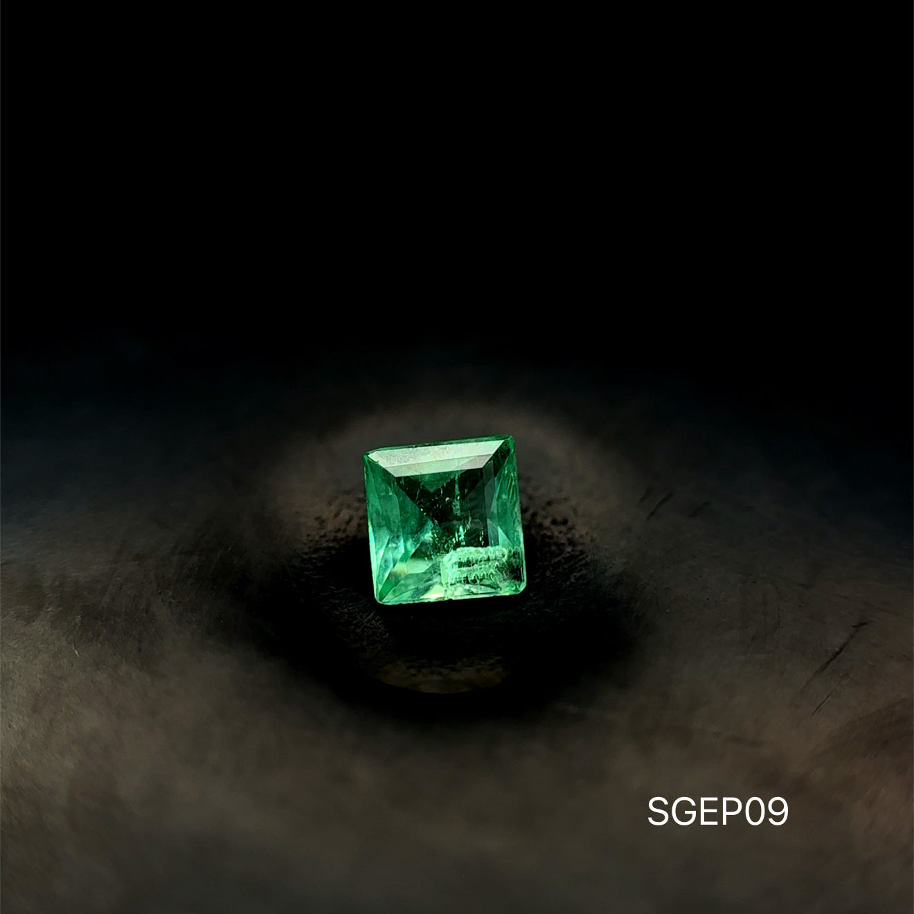 ESMERALDA COLOMBIANA PRINCESS .29 CT/ 3.89 X 4.02 MM