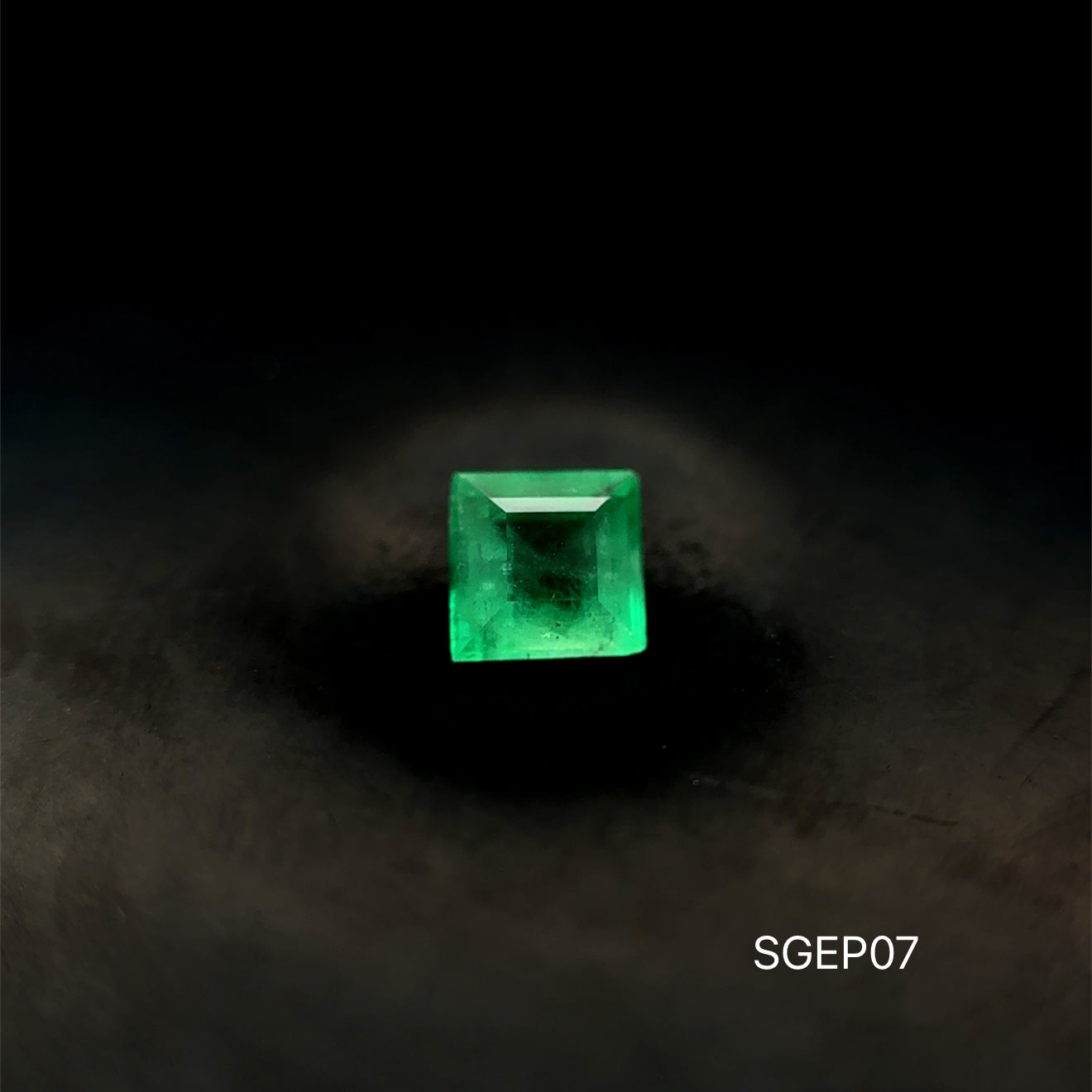 ESMERALDA COLOMBIANA PRINCESS .26 CT/ 3.66 X 3.68 MM