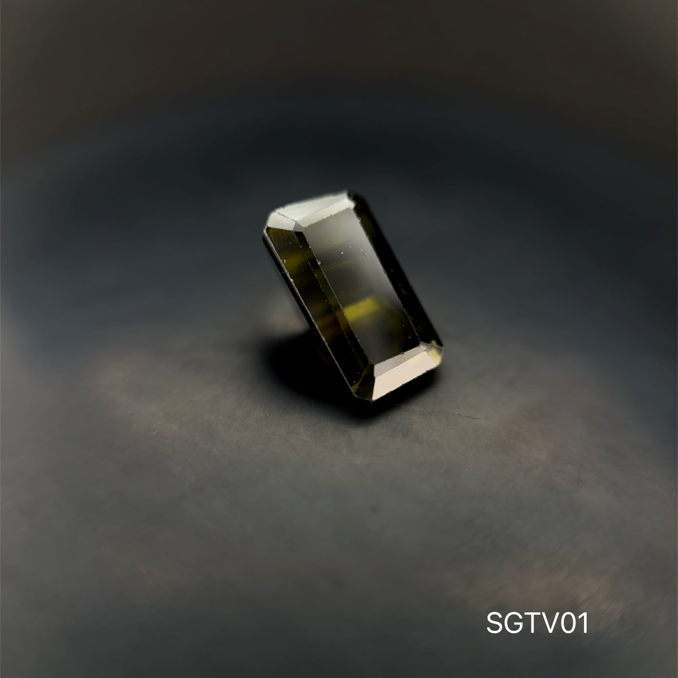 TURMALINA VERDE 4.67 CT/ 6.18 X 11.35 X 6.36 MM