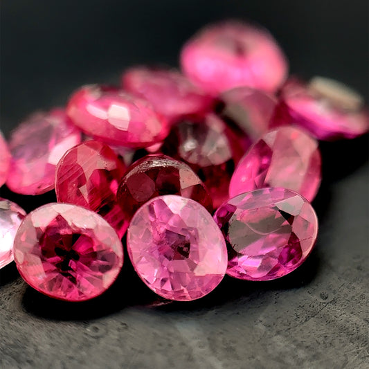RUBI DE BIRMANIA CORTE OVAL 2.5 X 3  - 3.9 X 4.2 MM