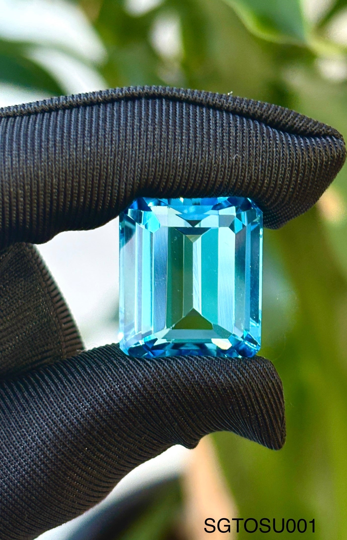 TOPACIO SKY BLUE CORTE ESMERALDA 44.15 CT