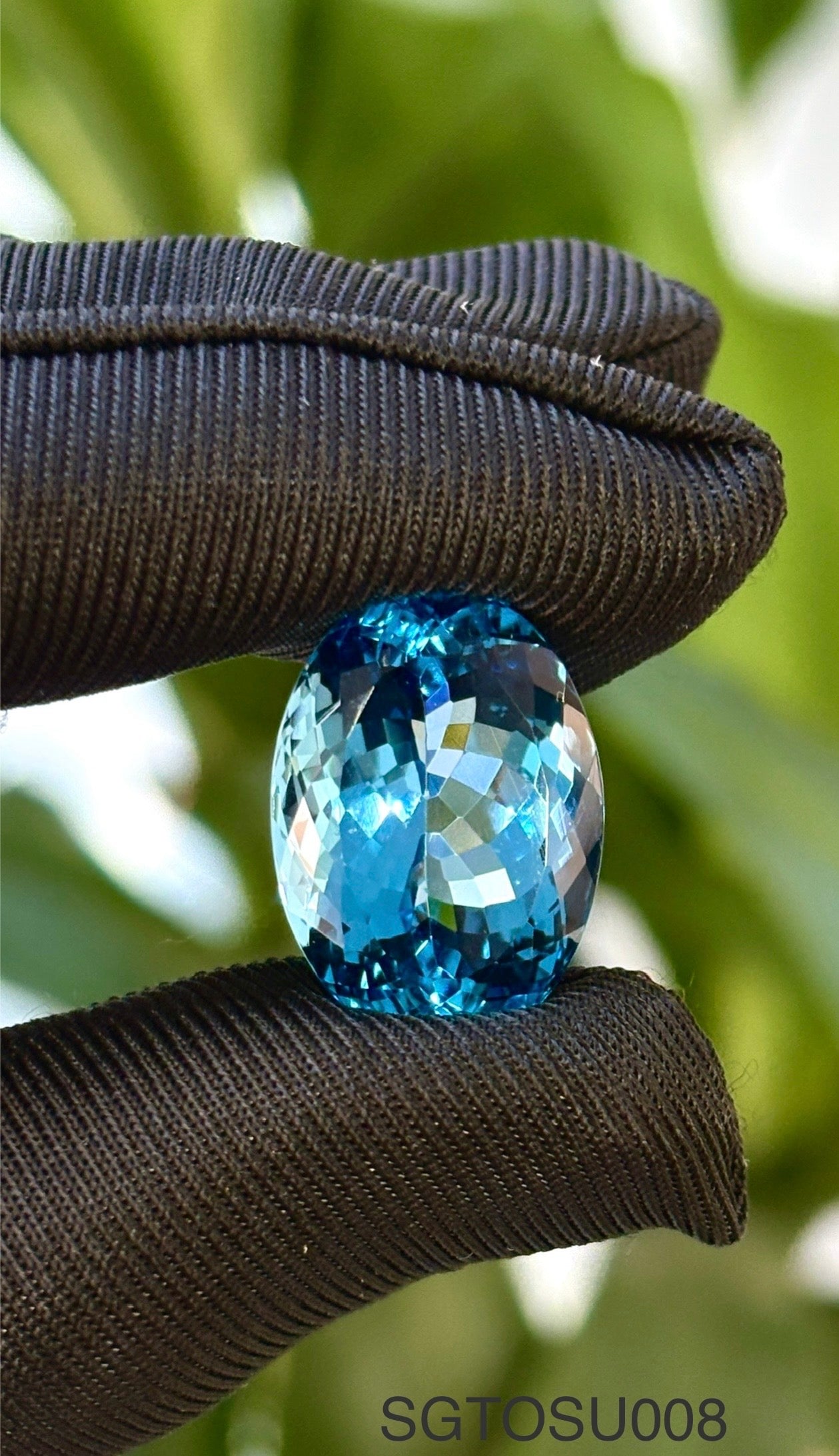 TOPACIO CORTE OVAL 13.7 X 19.02 X 10.06 MM/ 22.2 CT