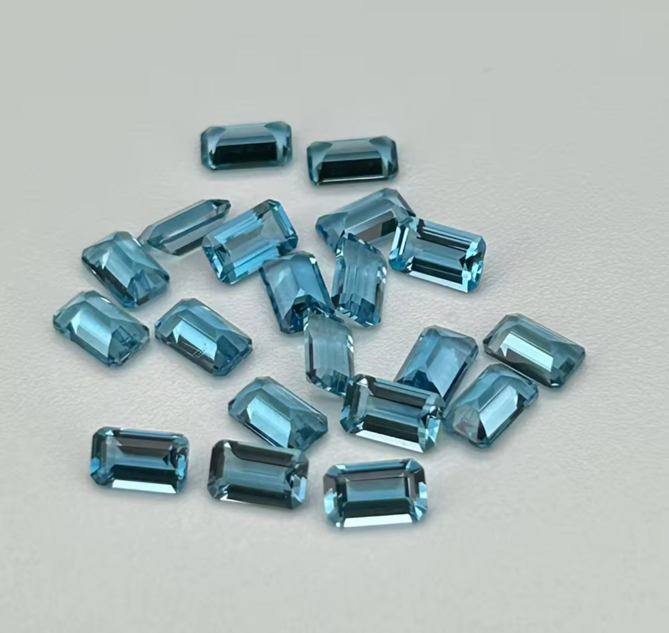 TOPACIO BLUE LONDON CORTE ESMERALDA 3 X 5 MM