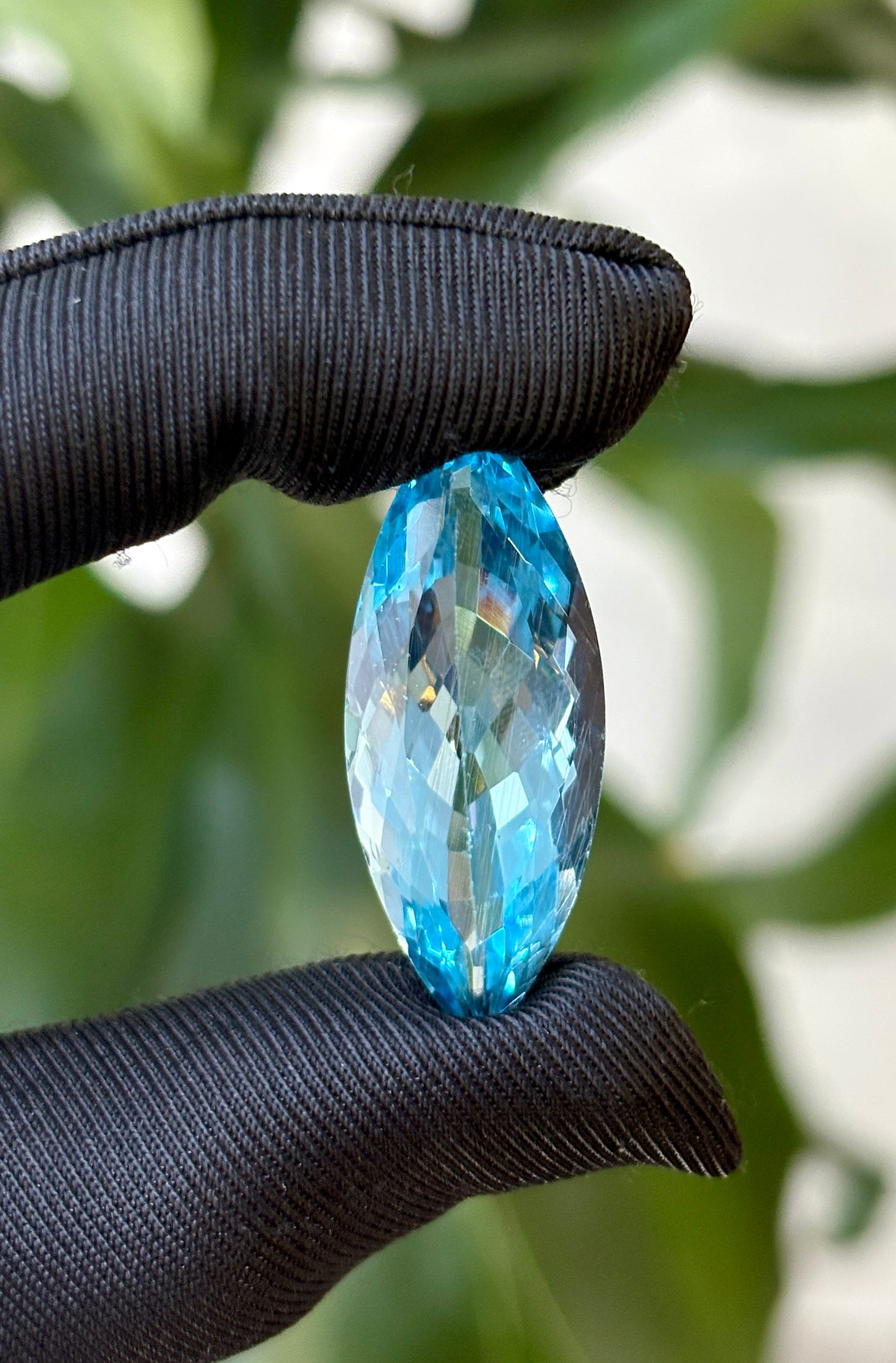 TOPACIO SUIZO MARQUISSE 30.17 CT/ 13.88 X 34.42 MM