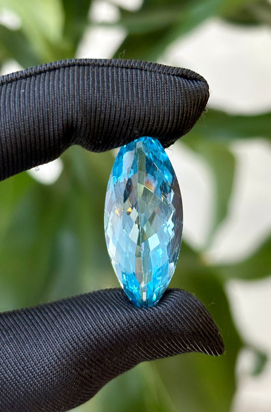 TOPACIO SUIZO MARQUISSE 30.17 CT/ 13.88 X 34.42 MM
