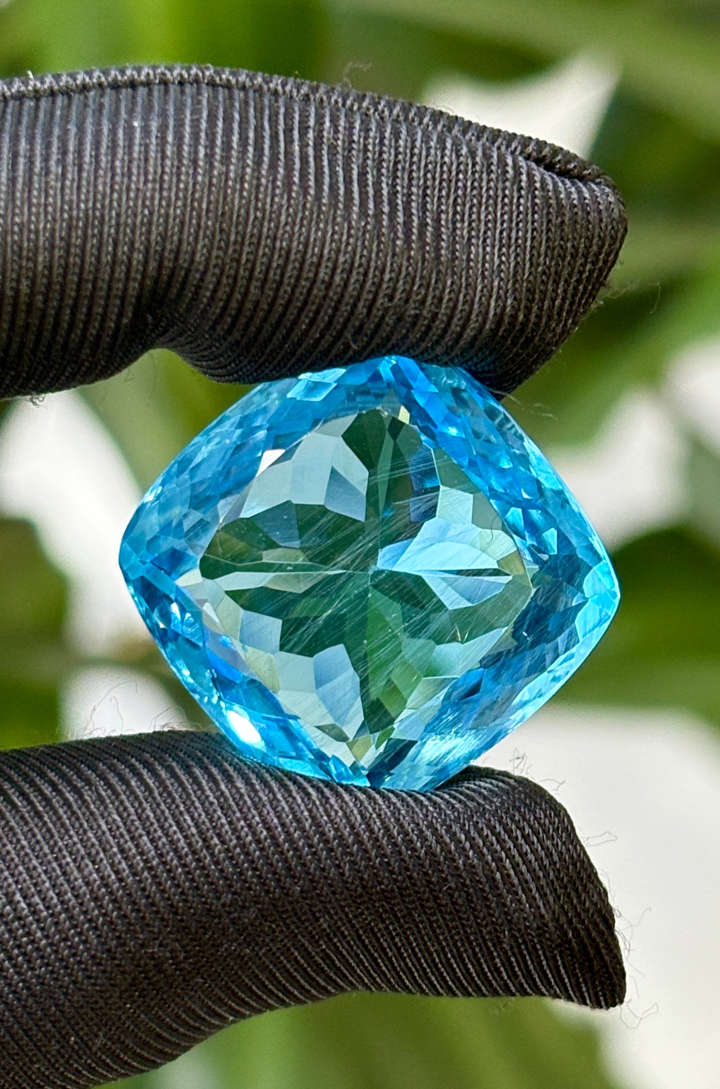 TOPACIO SUIZO CUSHION  62.61 CT/ 22.90 X 22.65 MM