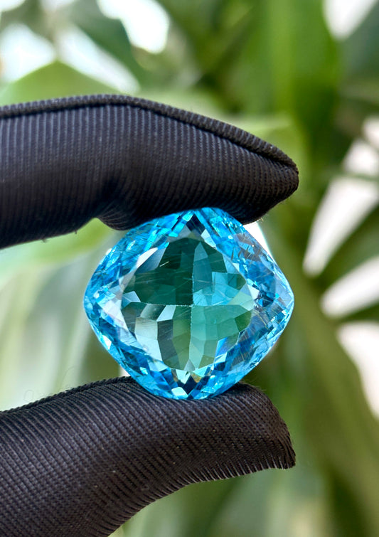 TOPACIO SUIZO CUSHION  65.60 CT/ 23.18 X 23.05 MM