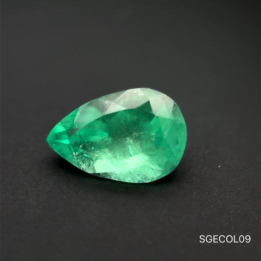 ESMERALDA NATURAL COLOMBIANA PERA +AAA  1.465 CTS 9.7 X 6.4 X 5.1 MM