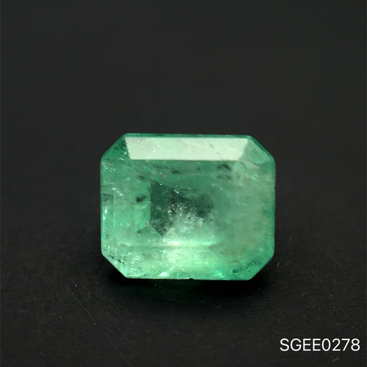ESMERALDA NATURAL COLOMBIANA CORTE ESMERALDA 1.98 CT 6.6 X 7.9 MM
