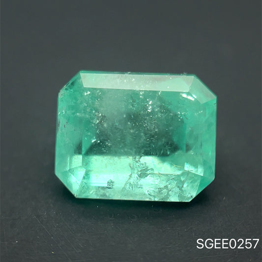 ESMERALDA NATURAL COLOMBIANA ESMERALDA 2.82 CTS 9.44 X 7.47 X 5.51 MM