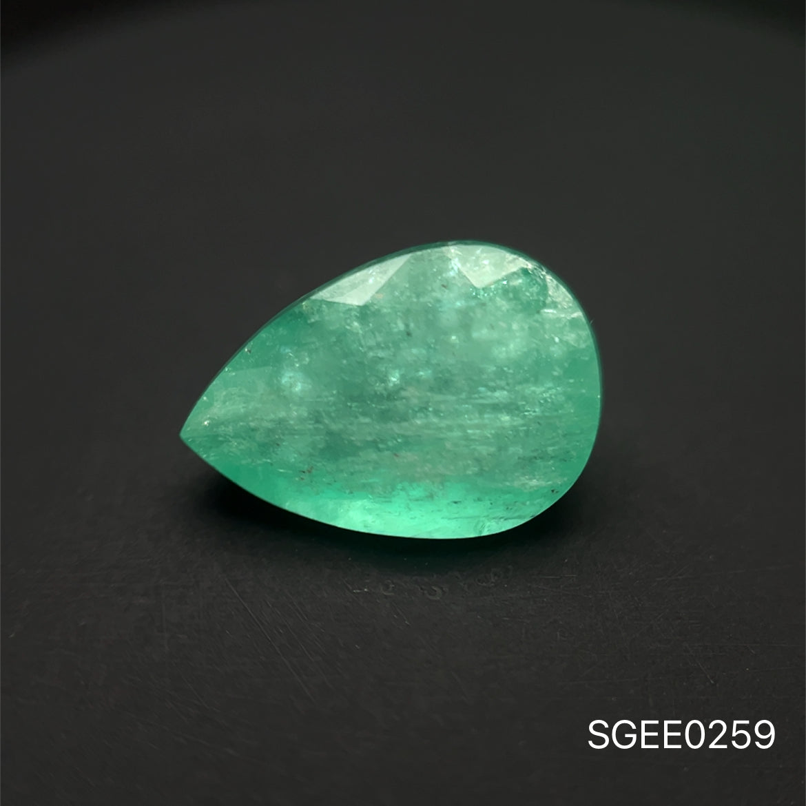 ESMERALDA NATURAL COLOMBIANA PERA 3.24 CTS 12.02 X 8.29 X 6.27 MM
