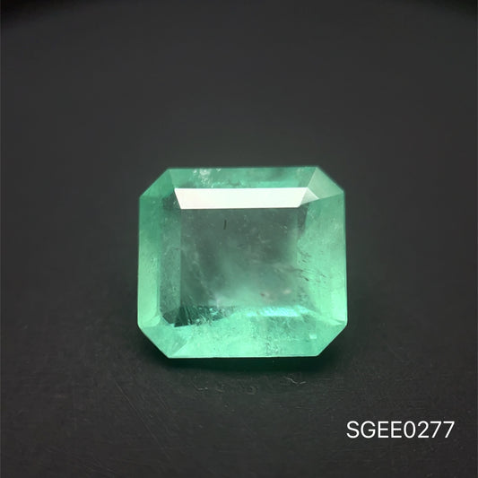 ESMERALDA NATURAL COLOMBIANA CORTE ASSCHER 2.565 CT 8.4 x 9.1 MMM