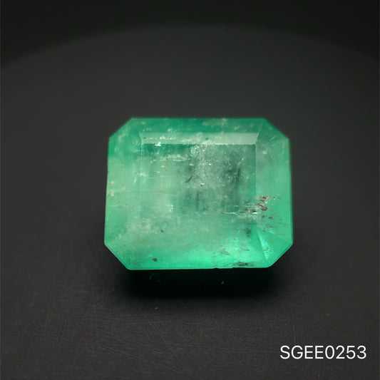 ESMERALDA NATURAL COLOMBIANA ESMERALDA 7.37 CTS 12.31 X 10.45 X 7.19 MM