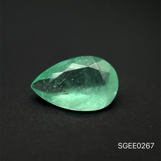 ESMERALDA NATURAL COLOMBIANA PERA  1.37 CTS 10.17 X 6.41 X 3.84 MM