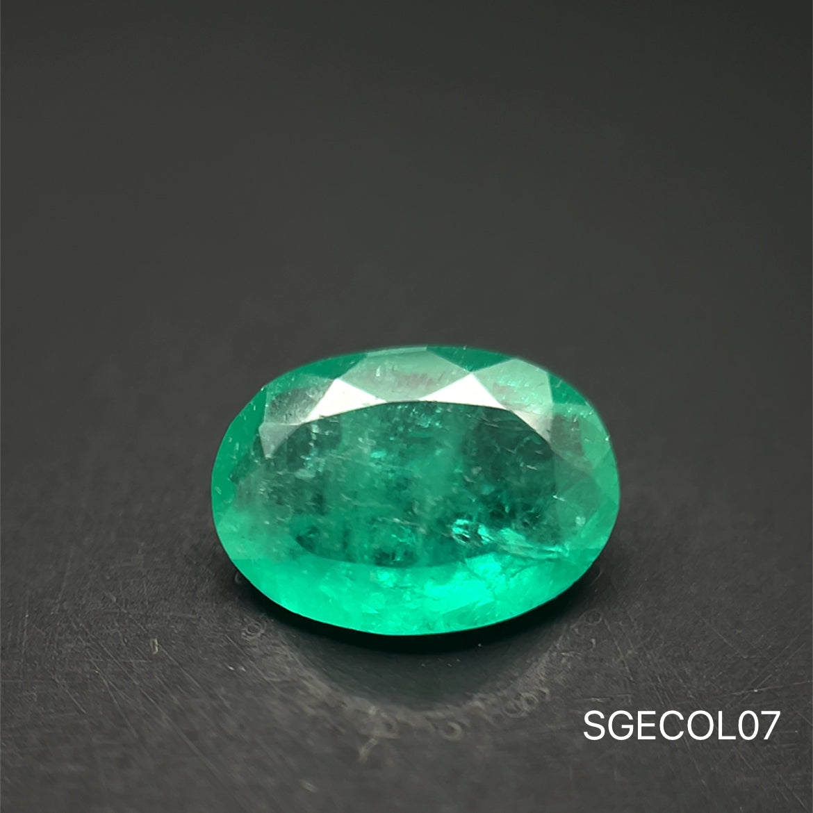 ESMERALDA NATURAL COLOMBIANA OVAL +AAA 1.30 CTS 9.1 X 6.5 X 3.2 MM