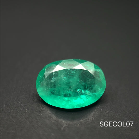 ESMERALDA NATURAL COLOMBIANA OVAL +AAA 1.30 CTS 9.1 X 6.5 X 3.2 MM