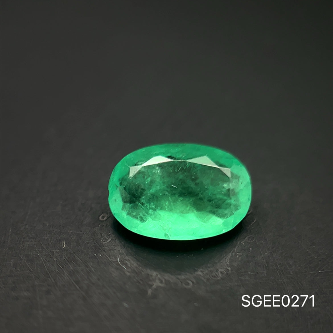 ESMERALDA NATURAL COLOMBIANA OVAL0.84 CTS 7.44 X 5.19 X 3 MM
