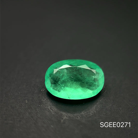 ESMERALDA NATURAL COLOMBIANA OVAL0.84 CTS 7.44 X 5.19 X 3 MM