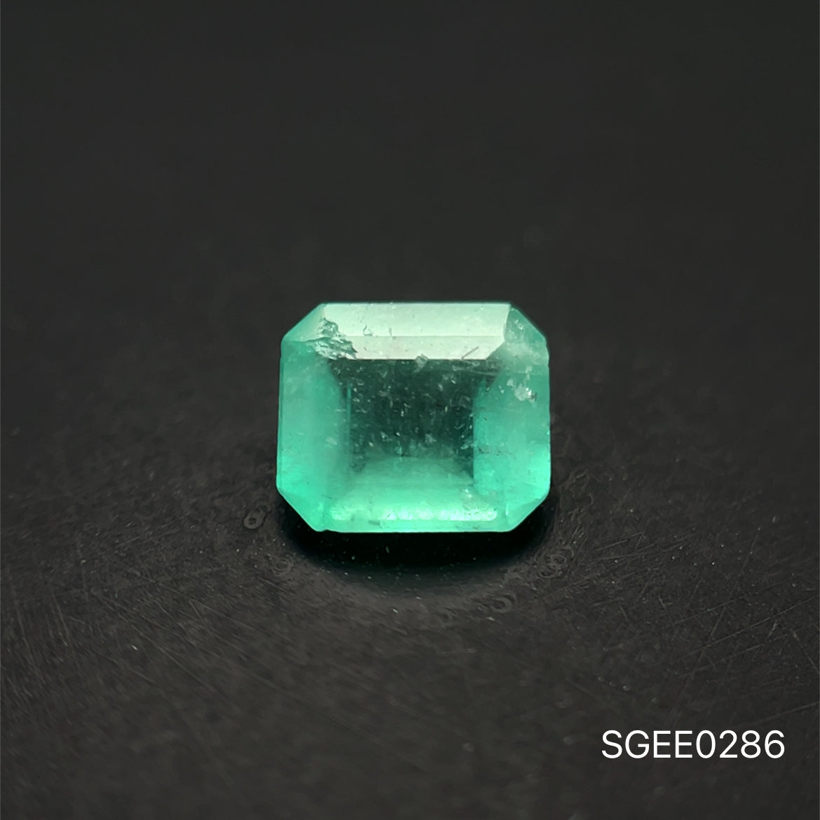 ESMERALDA NATURAL COLOMBIANA CORTE ESMERALDA 0.86 CT 6.3 X 5.4 MM