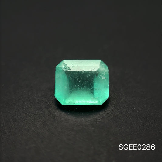 ESMERALDA NATURAL COLOMBIANA CORTE ESMERALDA 0.86 CT 6.3 X 5.4 MM