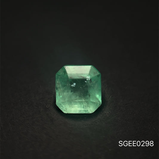 ESMERALDA NATURAL COLOMBIANA ASSCHER 0.77 CTS 5.4 X 5.7 MM