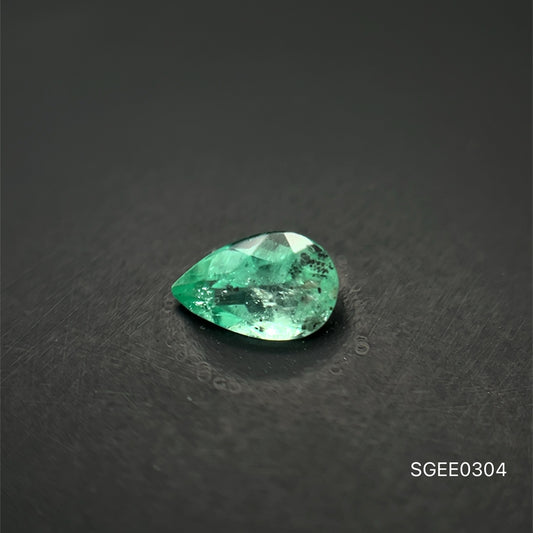 ESMERALDA NATURAL COLOMBIANA PERA 0.42 CTS 4.2 X 6.5 MM
