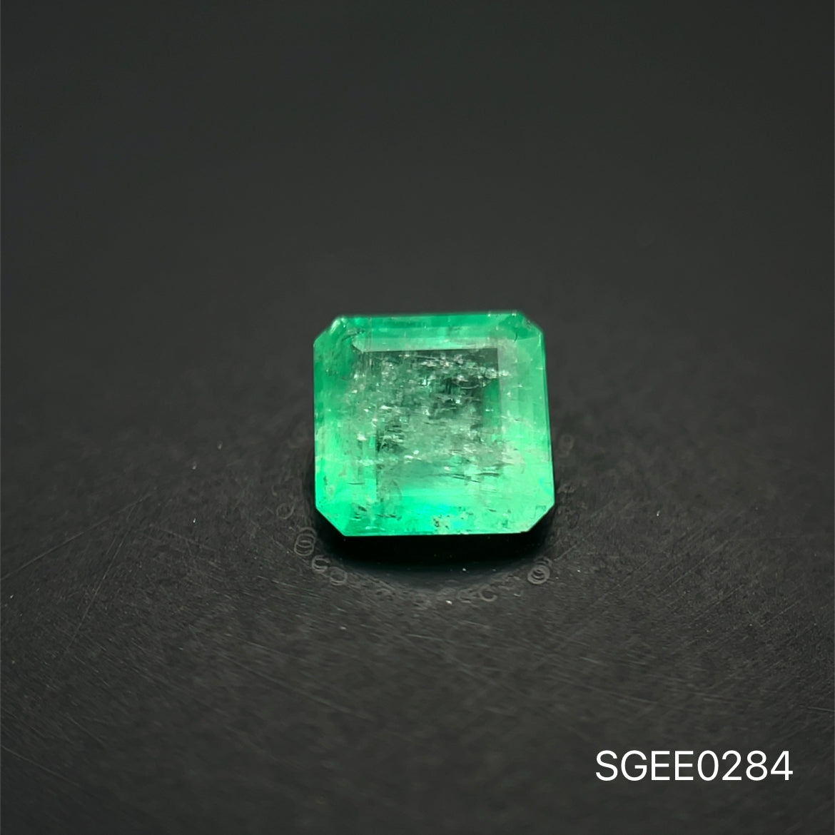ESMERALDA NATURAL COLOMBIANA CORTE ASSCHER 0.945 CT 5.9 X 6 MM