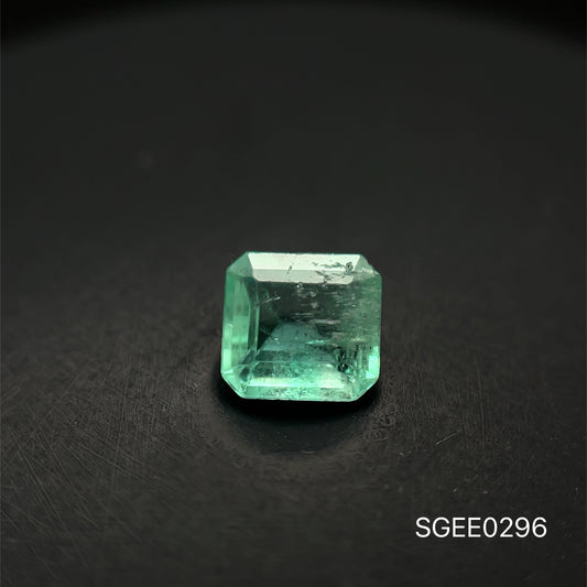 ESMERALDA NATURAL COLOMBIANA ASSCHER 0.805 CTS 5.7 X 6.1 MM