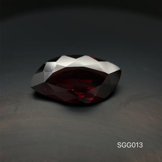 GRANATE 9.1 X 17.3 MM  7.270 CT