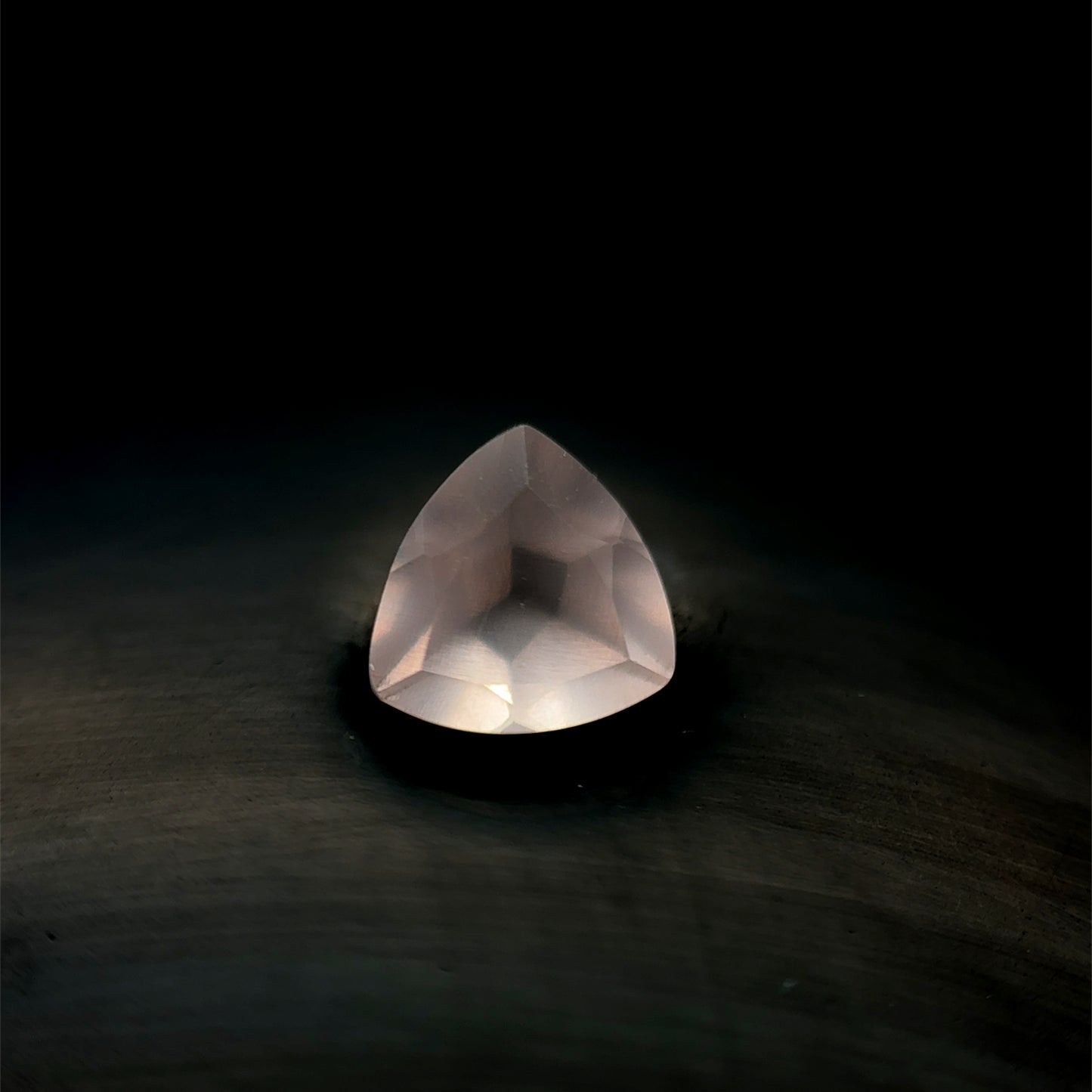 CUARZO ROSA CORTE TRILLON 6.9 X  7 MM 0.7 CTS