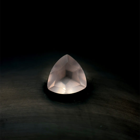 CUARZO ROSA CORTE TRILLON 6.9 X  7 MM 0.7 CTS