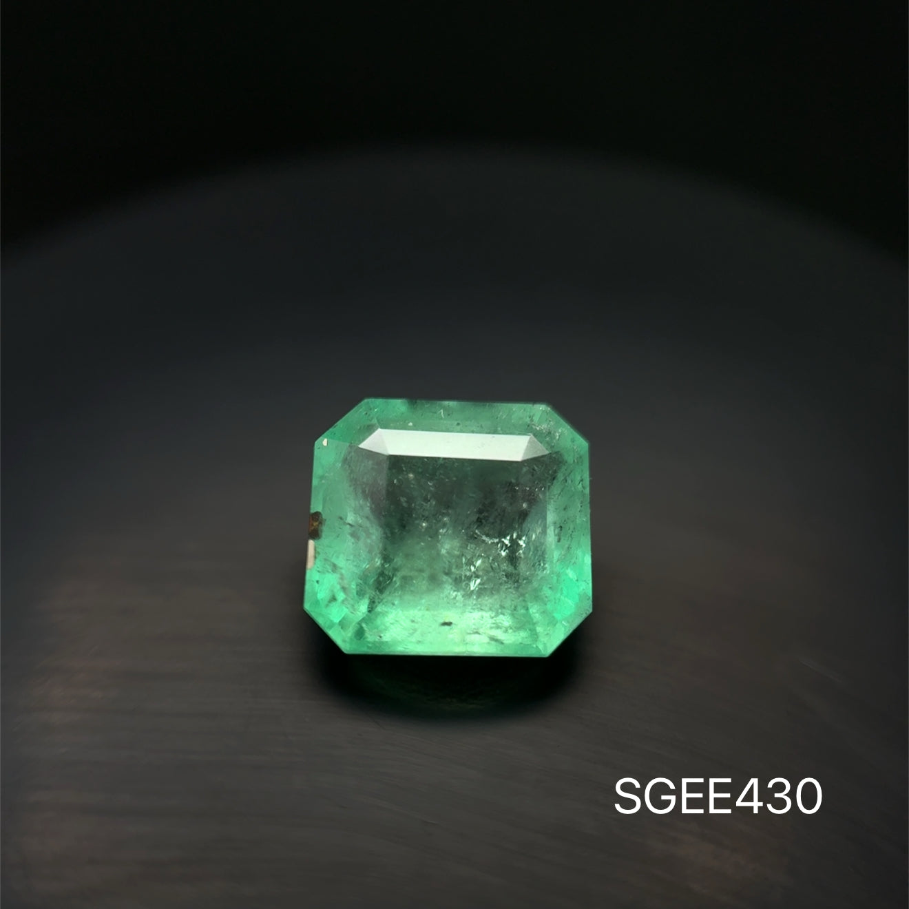 ESMERALDA COLOMBIANA 4.380 CT / 9.39 x 10.25 MM