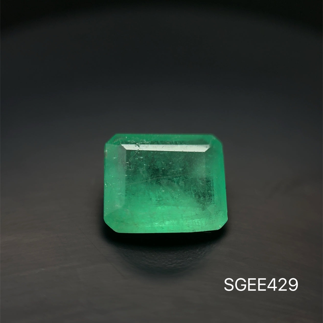 ESMERALDA COLOMBIANA 2.280 CT / 7.94 x 9.48 MM