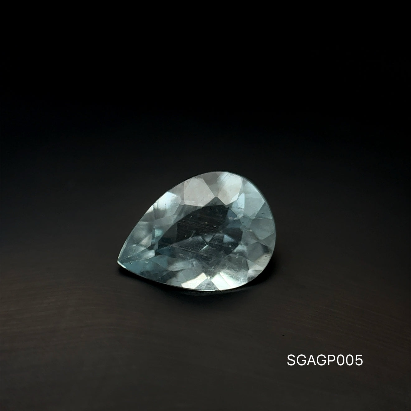 AGUA MARINA CORTE PERA 7.96 X 1.09 MM 2.085 CTS