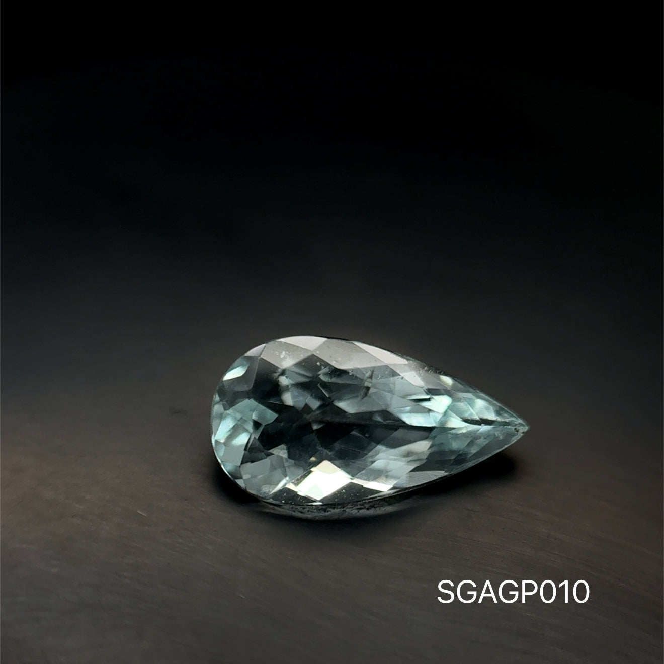 AGUA MARINA CORTE PERA 6.92 X 12.77 MM/ 2.155 CT