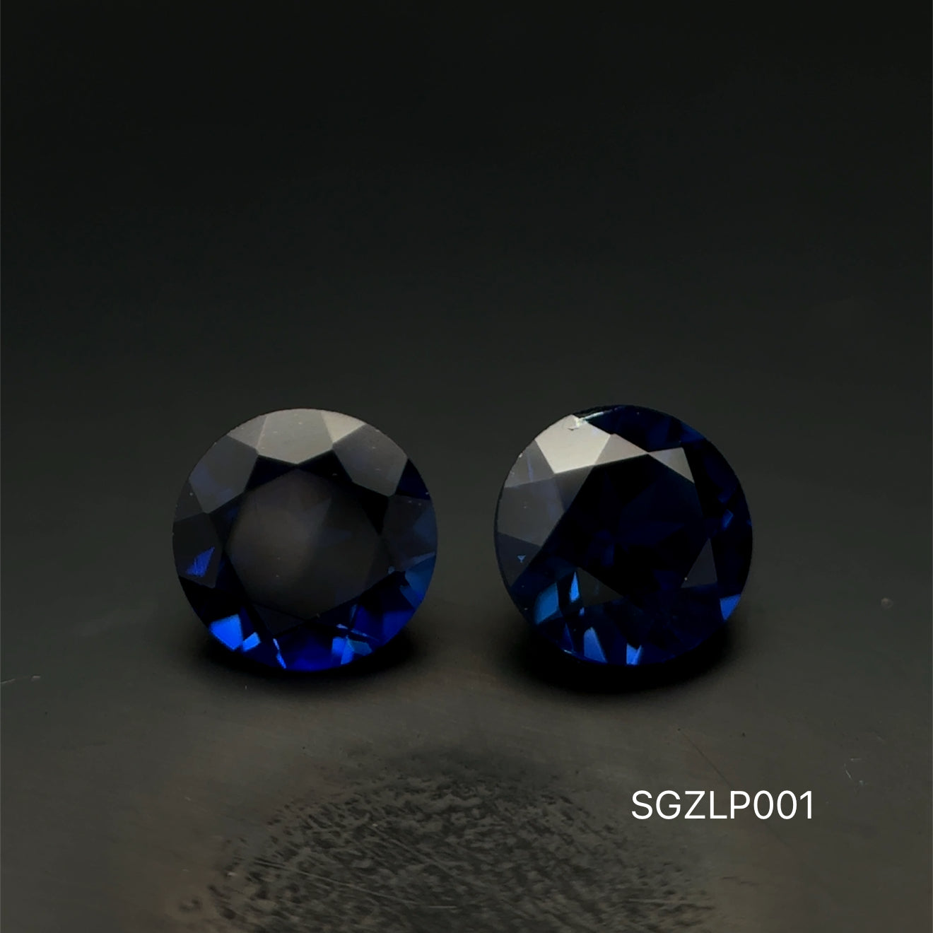 PAR ZAFIRO LAB CORTE  REDONDO 4  MM / .665 CT
