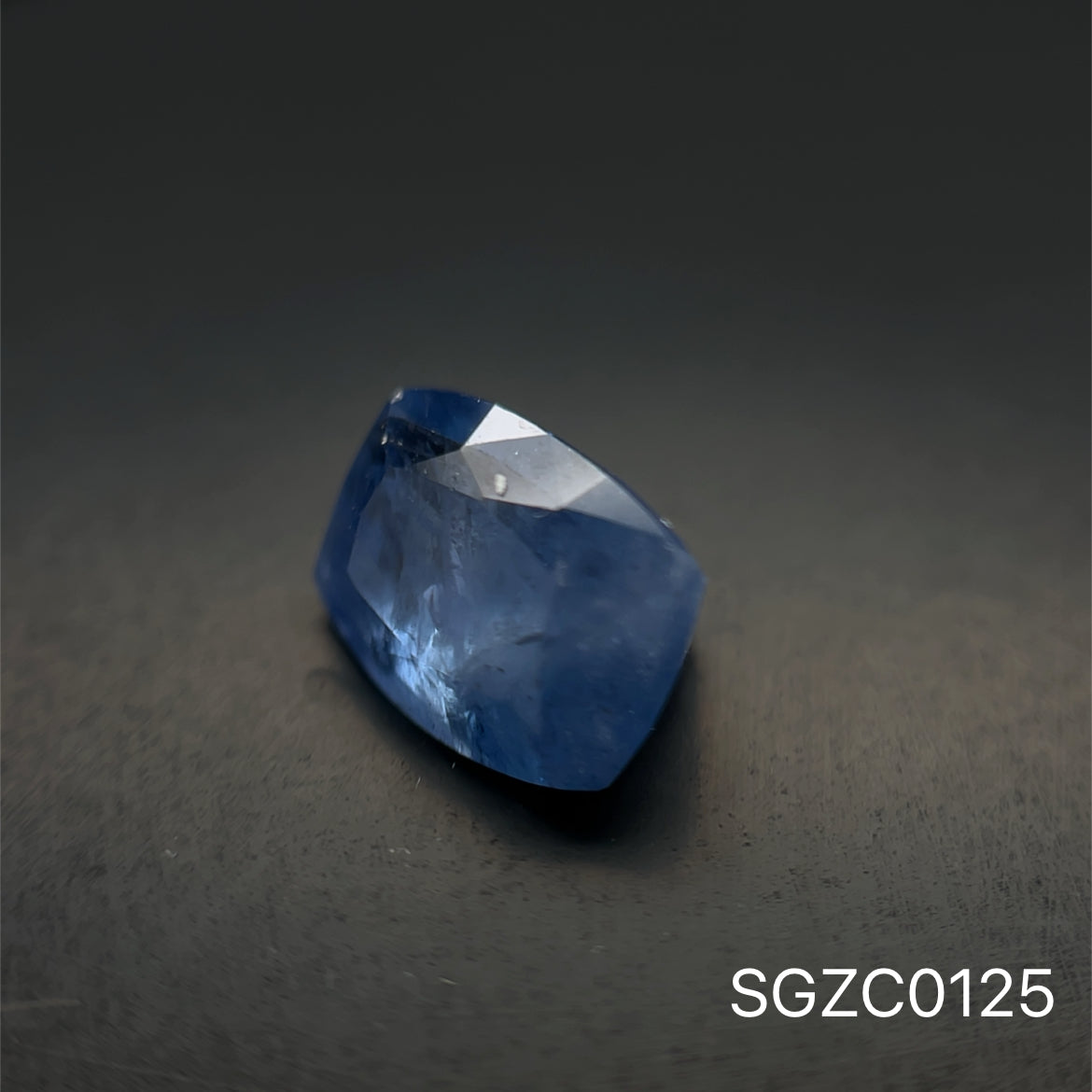 ZAFIRO CORTE CUSHION 2.37 CTS 7.79 x 5.97 x 5.31 MM