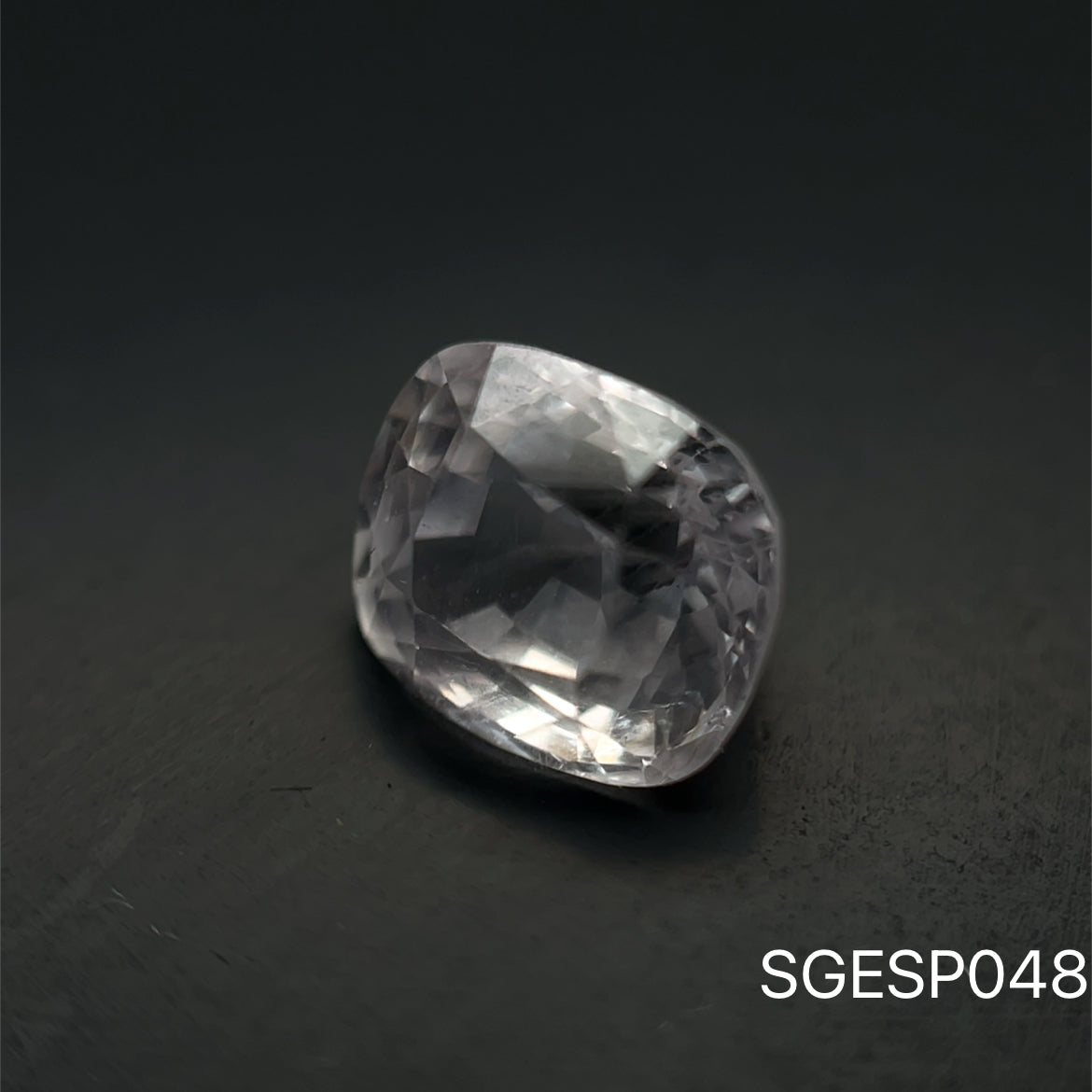 Espinela Corte Cushion  1.945 cts 7.43 x 6.29 mm
