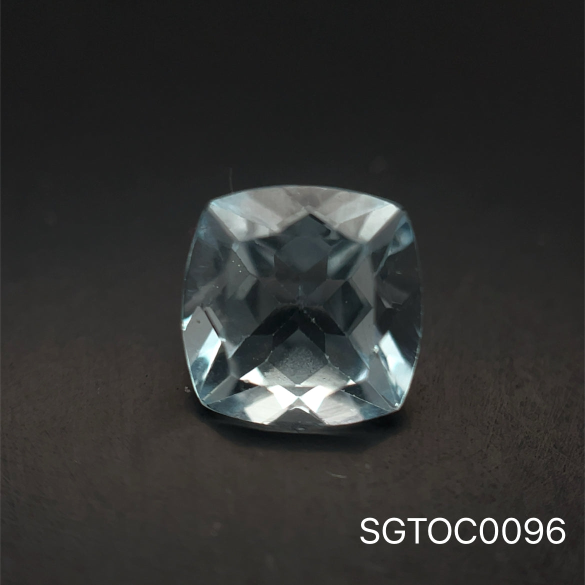 TOPACIO AZUL CUSHION 7.9 x 7.8MM 2.635 CT